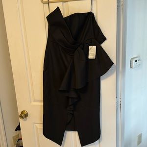 Elliatt Women's Reception Cascade Ruffle Strapless Cocktail Dress lg .